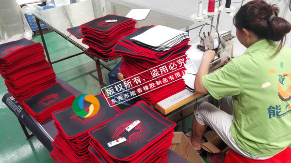 天貓商家鼠標(biāo)墊做貨現(xiàn)場